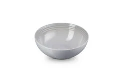 Le Creuset Saladeschaal 2,2 Liter ø 24 Cm Aardewerk Mist Grey -Serviesgoedwinkel Voor Thuis lc 20201020 zs ps fs 70120245410001 003